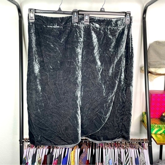 ANN Taylor LOFT Plus Gray Crushed Velvet Faux Wrap Skirt - Picture 2 of 6